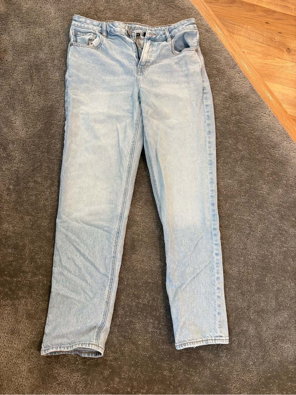 American Eagle Light Wash Women’s High-Rise Straight Jeans - Light Blue